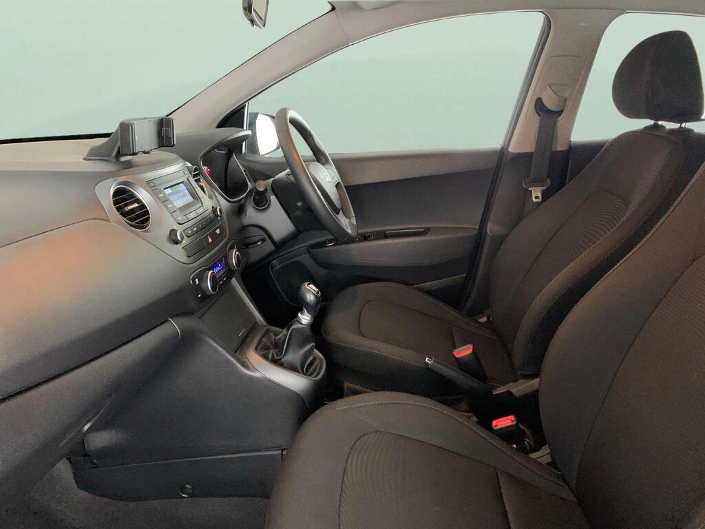 Hyundai i10 1.0 Premium Euro 6 5dr 4